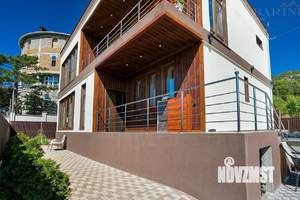 Коттедж 280м², 3-этажный, участок 8 сот.  