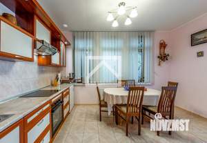 Дом 700м&sup2;, 4-этажный, участок 8 сот.  