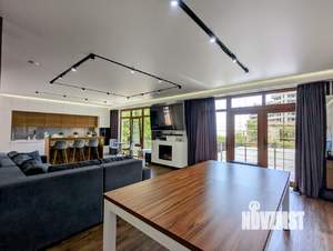 Дом 285м&sup2;, 3-этажный, участок 12 сот.  