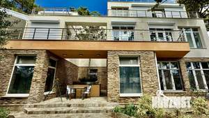 Дом 289м&sup2;, 3-этажный, участок 15 сот.  