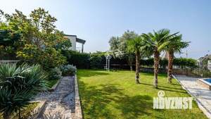 Дом 511м&sup2;, 3-этажный, участок 10 сот.  