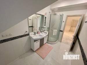 Дом 292м², 3-этажный, участок 6 сот.  