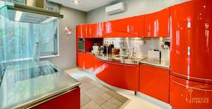 Дом 350м&sup2;, 2-этажный, участок 9 сот.  