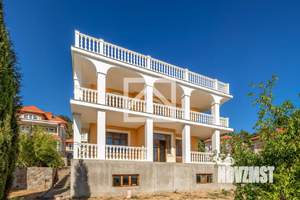 Дом 444м&sup2;, 4-этажный, участок 10 сот.  