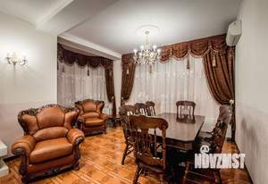 Дом 266м&sup2;, 3-этажный, участок 20 сот.  