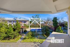 Дом 600м&sup2;, 2-этажный, участок 20 сот.  