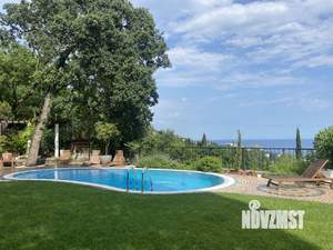 Дом 750м&sup2;, 3-этажный, участок 30 сот.  