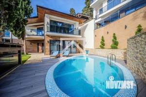 Дом 220м&sup2;, 3-этажный, участок 5 сот.  