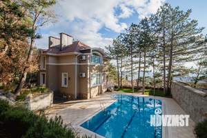 Дом 266м&sup2;, 3-этажный, участок 20 сот.  