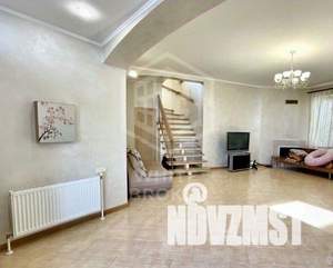 Дом 363м², 3-этажный, участок 4 сот.  