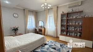 Дом 303м&sup2;, 3-этажный, участок 7 сот.  