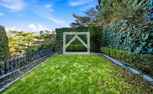 Дом 320м&sup2;, 3-этажный, участок 10 сот.  