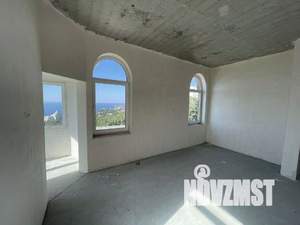 Дом 190м&sup2;, 3-этажный, участок 5 сот.  