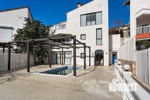 Дом 252м&sup2;, 3-этажный, участок 4 сот.  