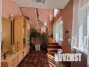 Дом 299м², 3-этажный, участок 8 сот.  