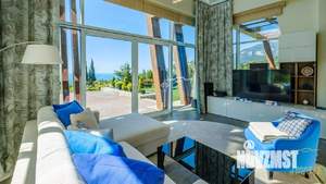 Дом 555м&sup2;, 2-этажный, участок 30 сот.  