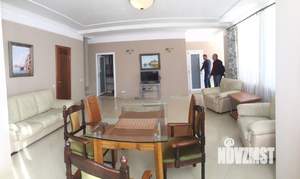 Дом 300м&sup2;, 3-этажный, участок 10 сот.  