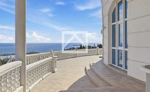 Дом 830м&sup2;, 4-этажный, участок 10 сот.  