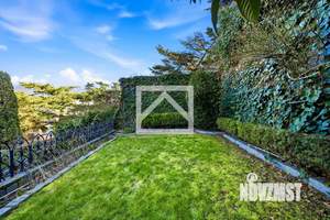 Дом 320м&sup2;, 3-этажный, участок 10 сот.  