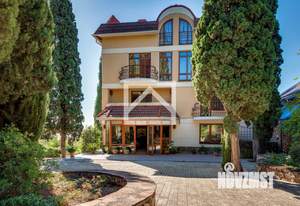 Дом 2347м&sup2;, 5-этажный, участок 100 сот.  