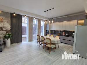 Дом 371м&sup2;, 3-этажный, участок 8 сот.  