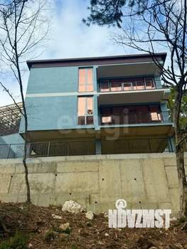 Дом 220м&sup2;, 2-этажный, участок 3 сот.  