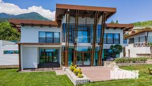 Дом 555м&sup2;, 2-этажный, участок 30 сот.  