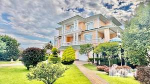 Дом 1050м², 3-этажный, участок 26 сот.  