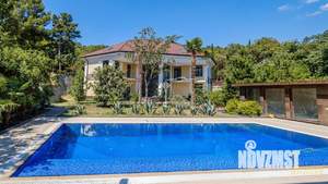 Дом 600м², 3-этажный, участок 20 сот.  