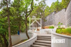 Дом 798м&sup2;, 5-этажный, участок 12 сот.  