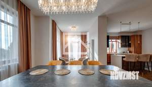 Дом 463м&sup2;, 2-этажный, участок 21 сот.  