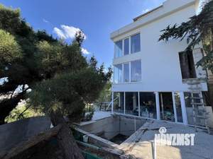 Дом 253м², 3-этажный, участок 3 сот.  