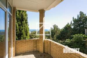 Дом 400м&sup2;, 2-этажный, участок 20 сот.  