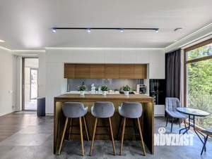 Дом 285м&sup2;, 3-этажный, участок 12 сот.  