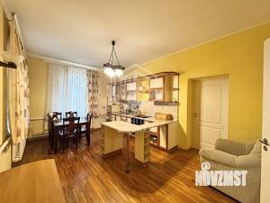 Дом 210м&sup2;, 2-этажный, участок 5 сот.  