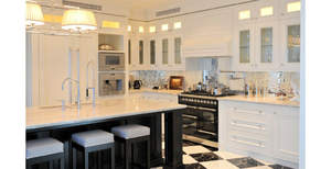 Дом 830м², 3-этажный, участок 10 сот.  