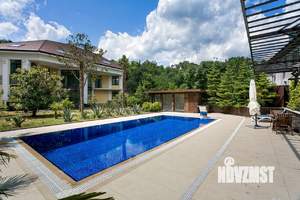 Дом 600м², 3-этажный, участок 20 сот.  