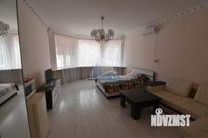 Дом 400м&sup2;, 3-этажный, участок 7 сот.  