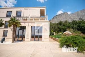 Дом 3280м&sup2;, 4-этажный, участок 65 сот.  