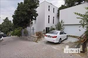 Коттедж 1400м&sup2;, 3-этажный, участок 21 сот.  