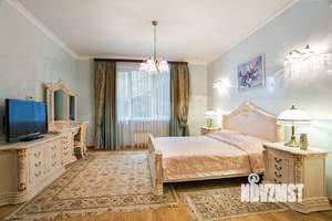 Дом 1500м², 4-этажный, участок 42 сот.  