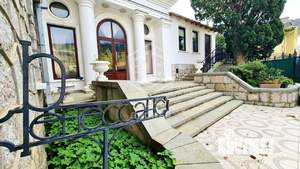 Коттедж 512м&sup2;, 3-этажный, участок 4 сот.  