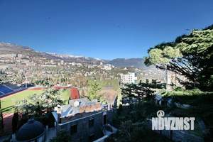 Дом 320м&sup2;, 3-этажный, участок 6 сот.  