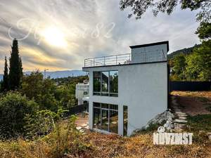 Коттедж 315м&sup2;, 2-этажный, участок 12 сот.  