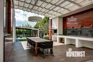 Дом 703м&sup2;, 2-этажный, участок 12 сот.  