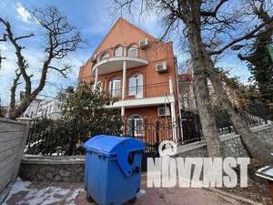 Дом 384м², 3-этажный, участок 14 сот.  