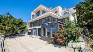 Дом 425м&sup2;, 3-этажный, участок 10 сот.  