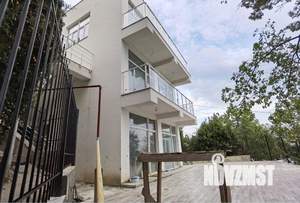 Дом 380м&sup2;, 3-этажный, участок 4 сот.  