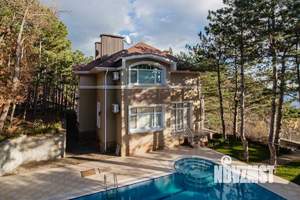 Дом 266м&sup2;, 2-этажный, участок 20 сот.  