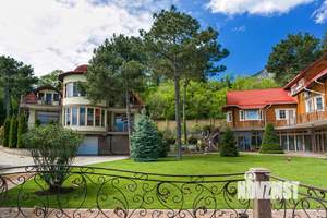 Дом 1200м&sup2;, 3-этажный, участок 30 сот.  